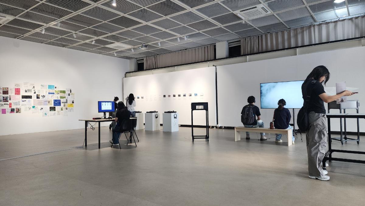 2. 들리는것보다 전시전경2 (사진제공 오가니프로젝트 사진 손세희)SMALL.jpg