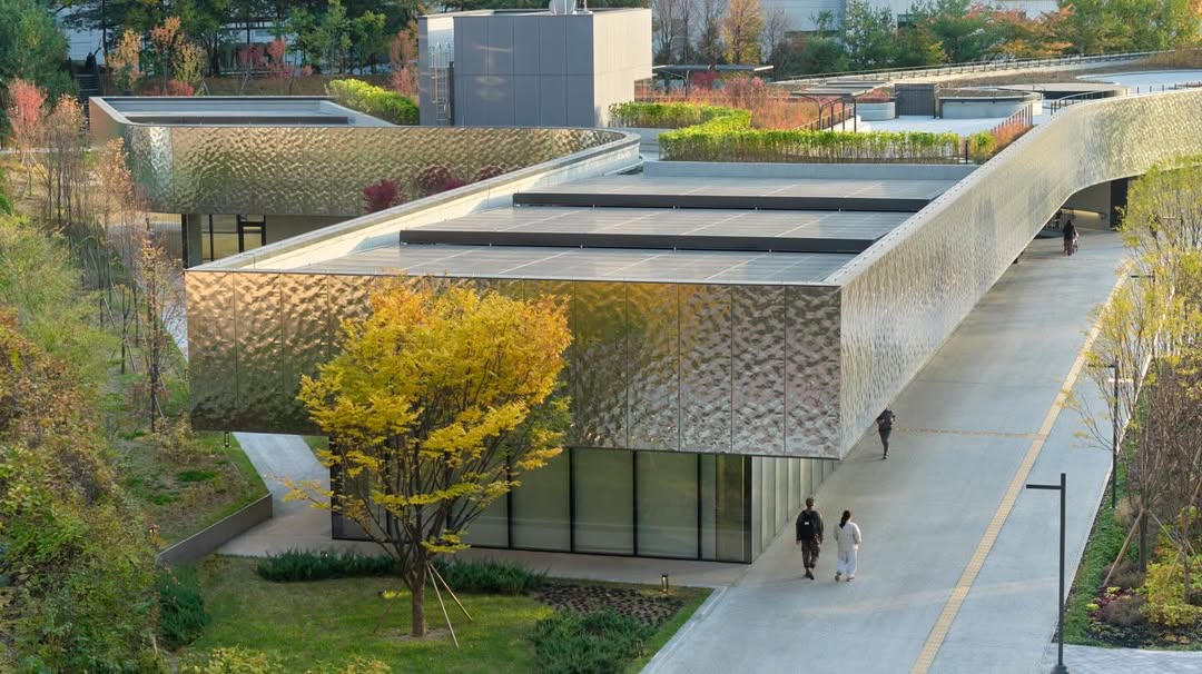 #서울시립서서울미술관 #개관⠀[D-13]뉴미디어 특화 서울시립 서서울미술관은 산책하듯 거닐며 예술을 만나는 공간입니다.⠀지하철역, 주거지 그리고 공원을 잇는 길목에 위치해 